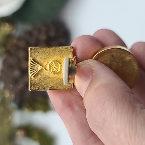 Circa 1980's Karl Lagerfeld Collection Brushed Gold & Black Stone clip earrings! - Picture 9 of 12